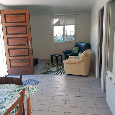 Petit Chalet En Bois Reynes Экстерьер фото