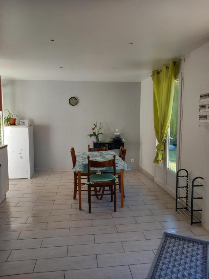 Petit Chalet En Bois Reynes Экстерьер фото