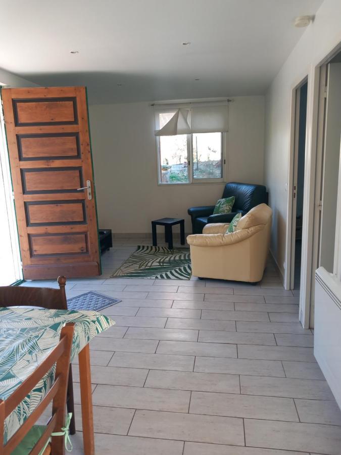Petit Chalet En Bois Reynes Экстерьер фото