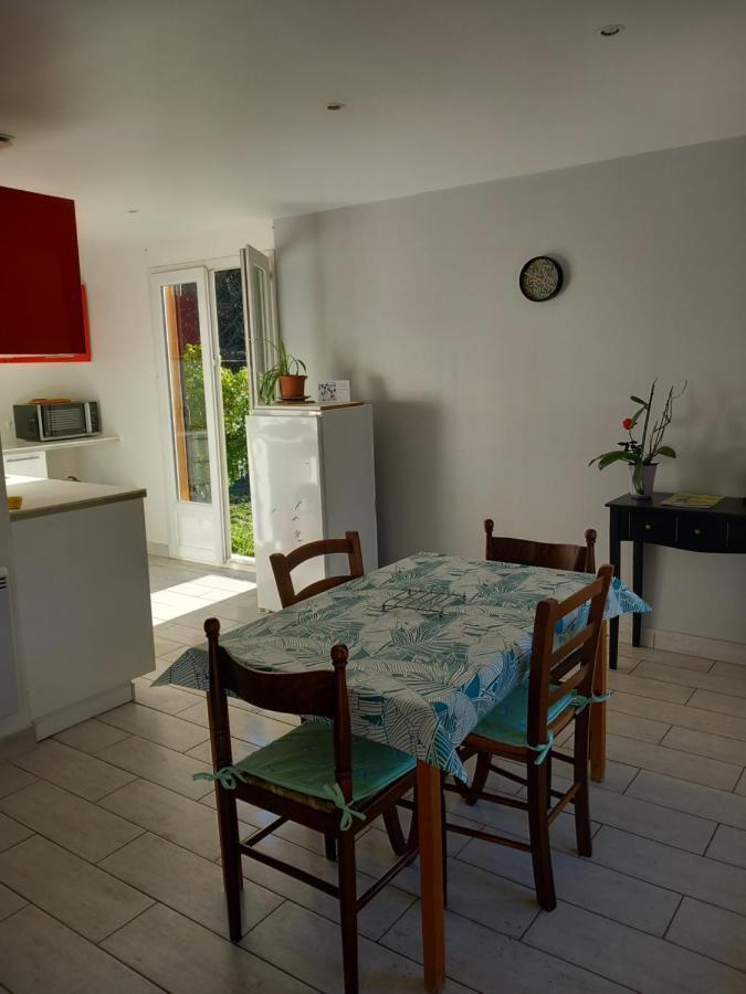Petit Chalet En Bois Reynes Экстерьер фото