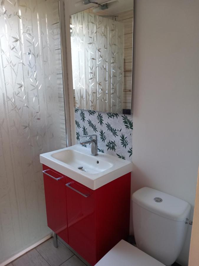Petit Chalet En Bois Reynes Экстерьер фото